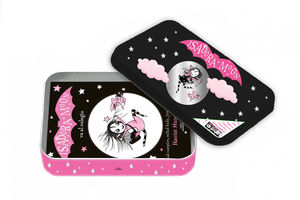 ISADORA MOON - UN COFRE MGICO CON 3 HISTORIAS DE ISADORA MOON (INCLUYE PEGATIN